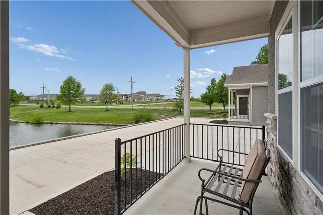 11901 S Tallgrass Drive 700, Olathe, KS 66061