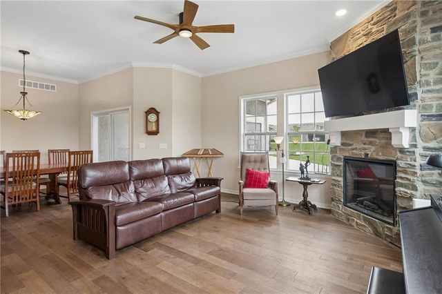 11901 S Tallgrass Drive 700, Olathe, KS 66061