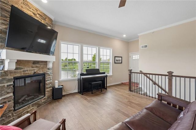 11901 S Tallgrass Drive 700, Olathe, KS 66061