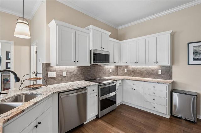 11901 S Tallgrass Drive 700, Olathe, KS 66061