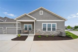 11901 S Tallgrass Drive 700, Olathe, KS 66061