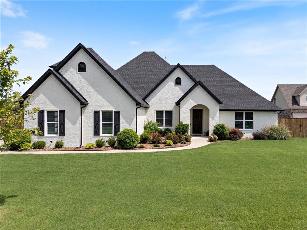 426 Arlington, Tontitown, AR 72762