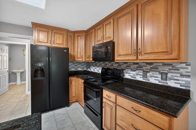 205 Hearthstone Dr, Sparta, TN 38583