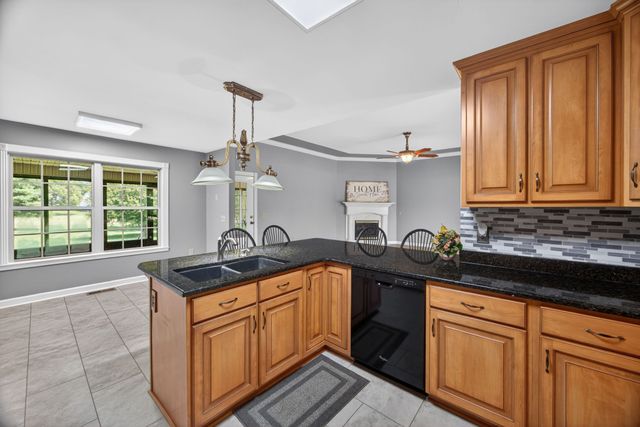 205 Hearthstone Dr, Sparta, TN 38583