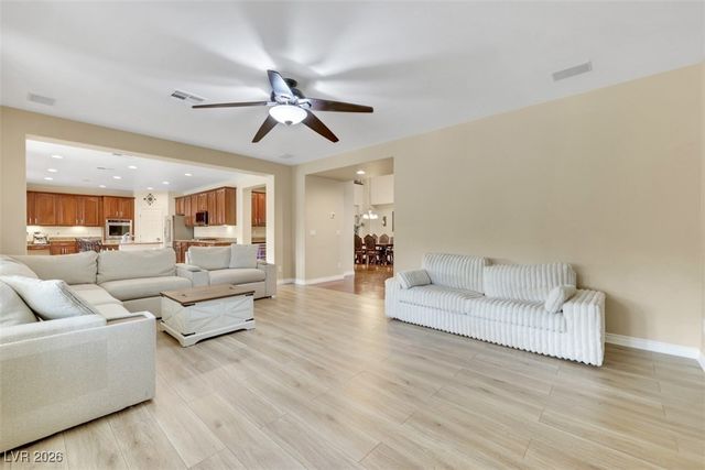 5817 Ponderosa Verde Place, Las Vegas, NV 89131