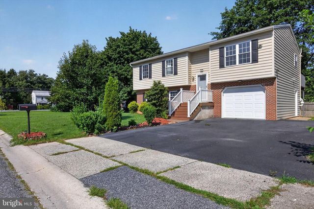 2 RASPBERRY DR, Mechanicsburg, PA 17050