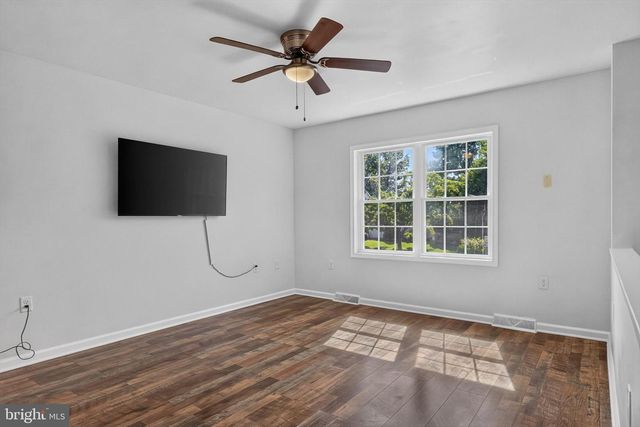 2 RASPBERRY DR, Mechanicsburg, PA 17050