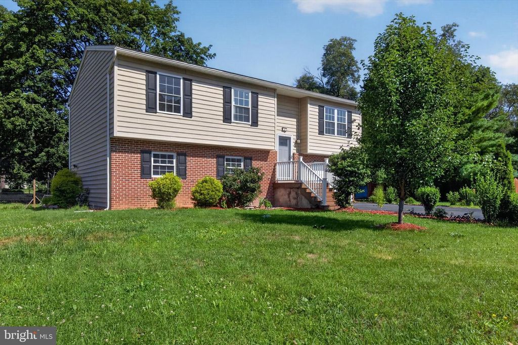 2 RASPBERRY DR, Mechanicsburg, PA 17050