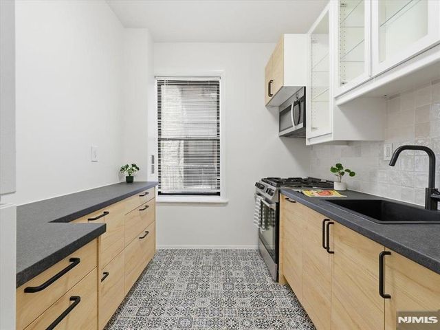 141 Duncan Avenue 6, Jersey City, NJ 07306
