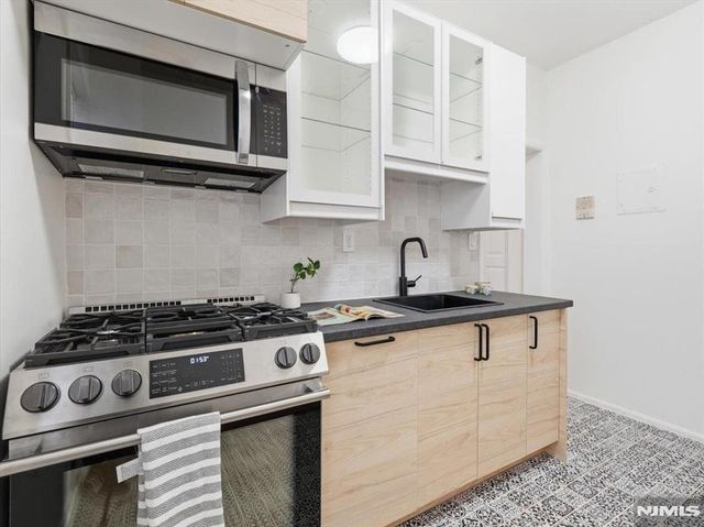 141 Duncan Avenue 6, Jersey City, NJ 07306