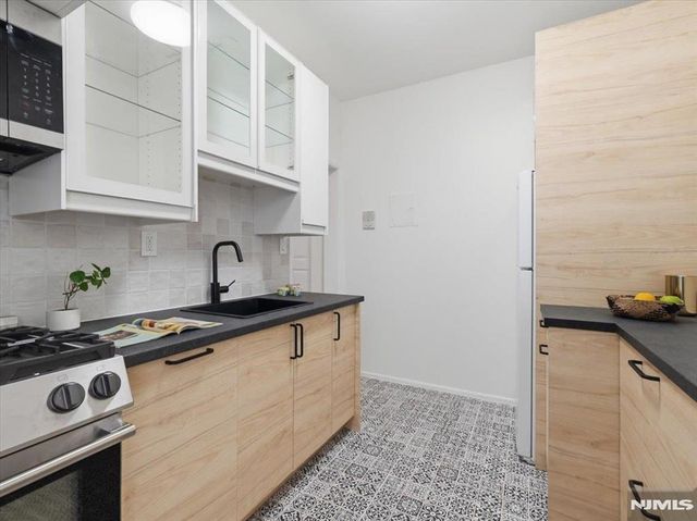 141 Duncan Avenue 6, Jersey City, NJ 07306