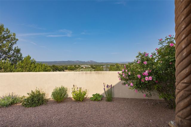 39 Calle Mi Gusto, Santa Fe, NM 87506