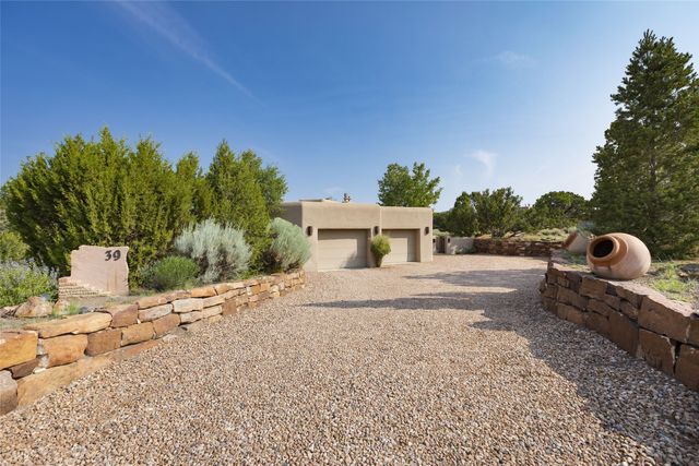 39 Calle Mi Gusto, Santa Fe, NM 87506