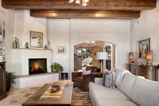 39 Calle Mi Gusto, Santa Fe, NM 87506