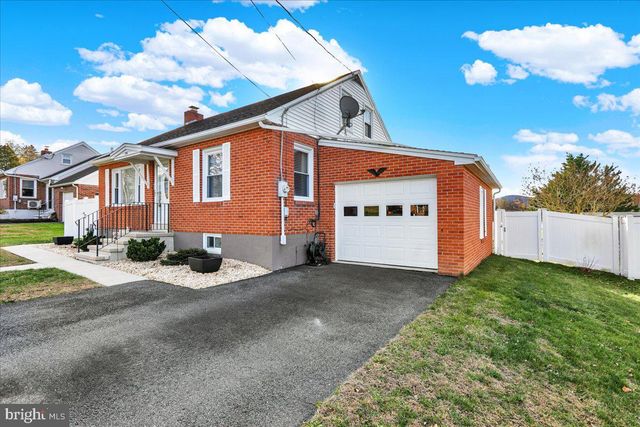 88 E COLLEGE AVE, Wernersville, PA 19565