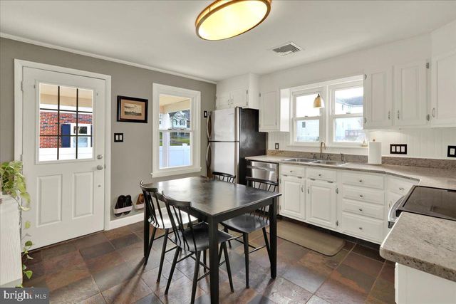 88 E COLLEGE AVE, Wernersville, PA 19565