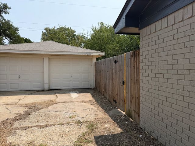 2509 Normont Circle, Fort Worth, TX 76103