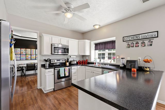 129 Cross Creek Drive, Paris, KY 40361