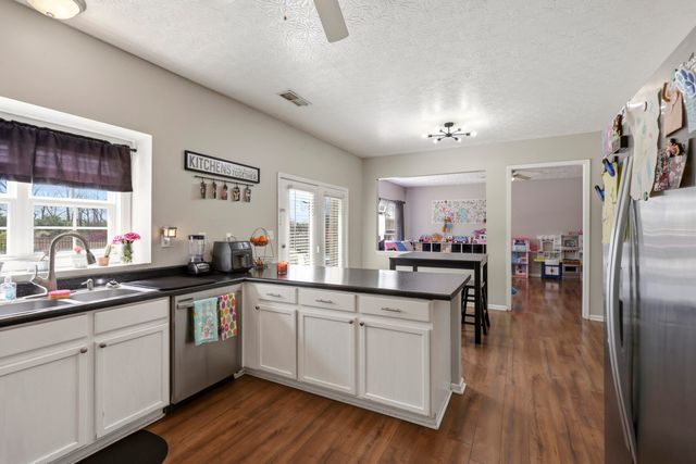 129 Cross Creek Drive, Paris, KY 40361