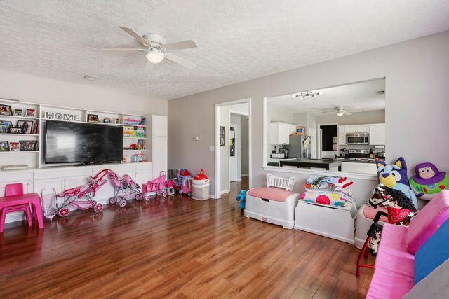 129 Cross Creek Drive, Paris, KY 40361