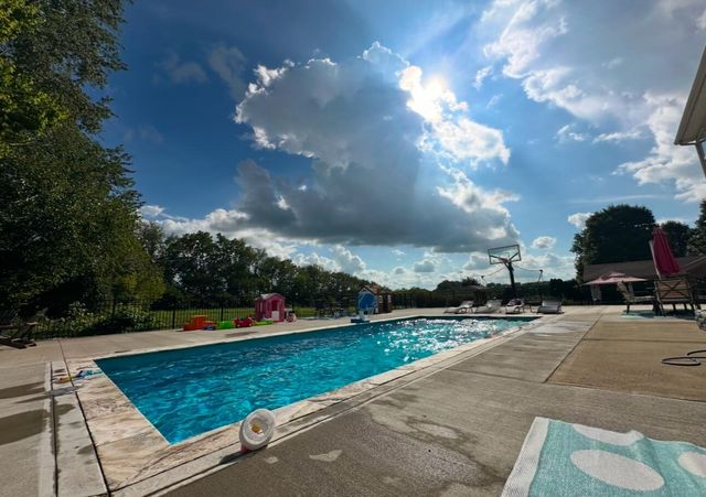 129 Cross Creek Drive, Paris, KY 40361