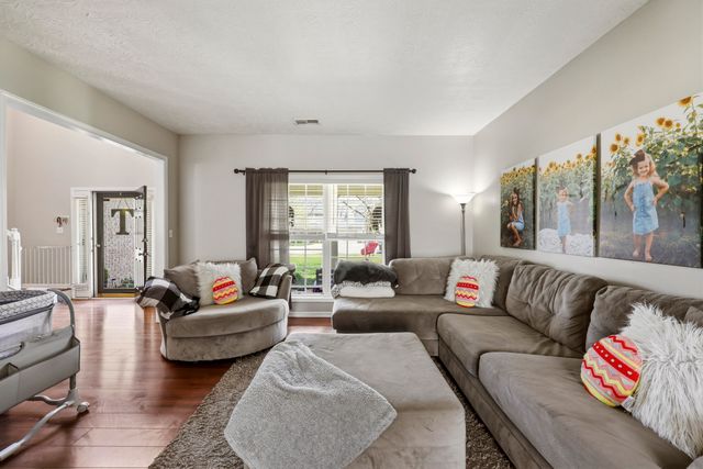 129 Cross Creek Drive, Paris, KY 40361