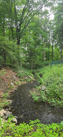 13 Tanhouse Woods Road, Hyde Park, NY 12538