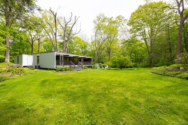 13 Tanhouse Woods Road, Hyde Park, NY 12538