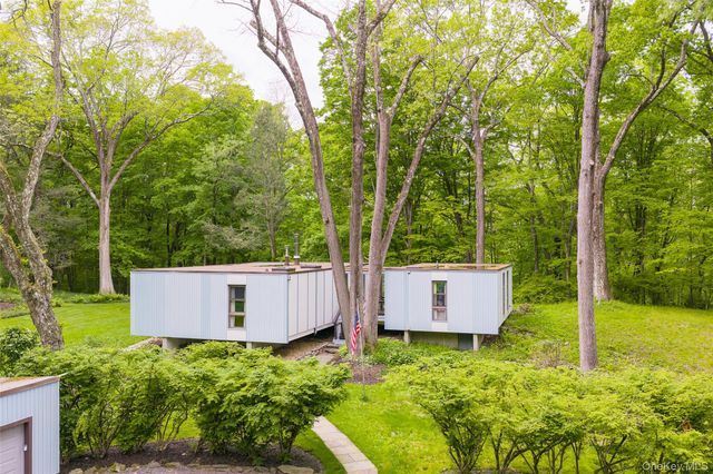 13 Tanhouse Woods Road, Hyde Park, NY 12538