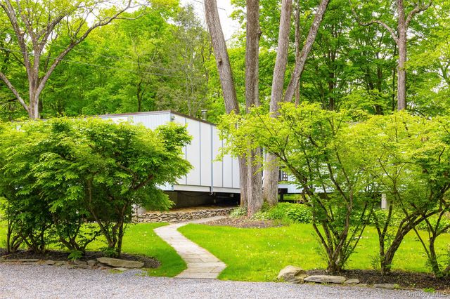 13 Tanhouse Woods Road, Hyde Park, NY 12538