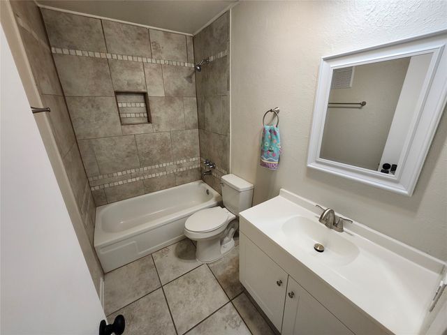 713 Cain Street, Lake Dallas, TX 75065