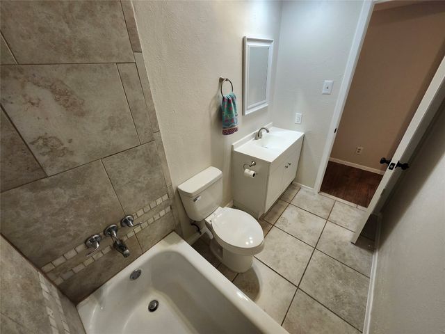 713 Cain Street, Lake Dallas, TX 75065