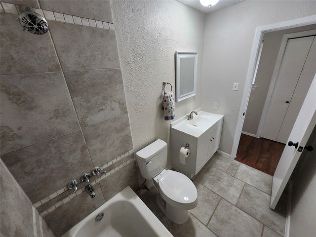 713 Cain Street, Lake Dallas, TX 75065