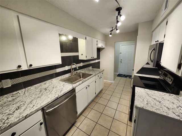 713 Cain Street, Lake Dallas, TX 75065