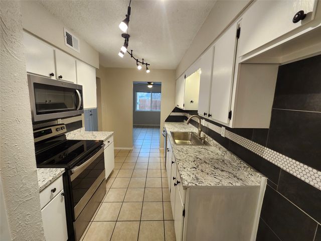 713 Cain Street, Lake Dallas, TX 75065