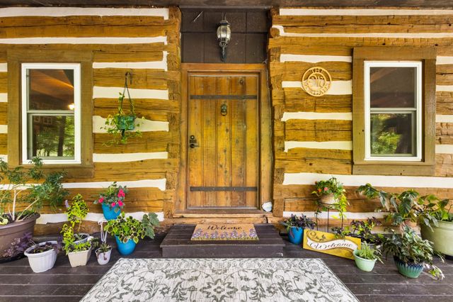 460 Seven Springs Rd, Clarksville, TN 37043