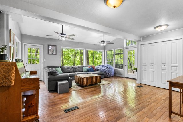 460 Seven Springs Rd, Clarksville, TN 37043
