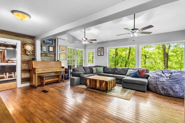 460 Seven Springs Rd, Clarksville, TN 37043
