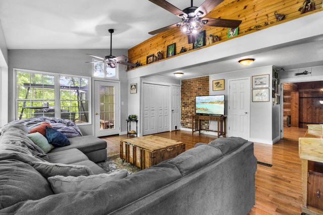 460 Seven Springs Rd, Clarksville, TN 37043