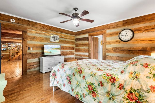 460 Seven Springs Rd, Clarksville, TN 37043