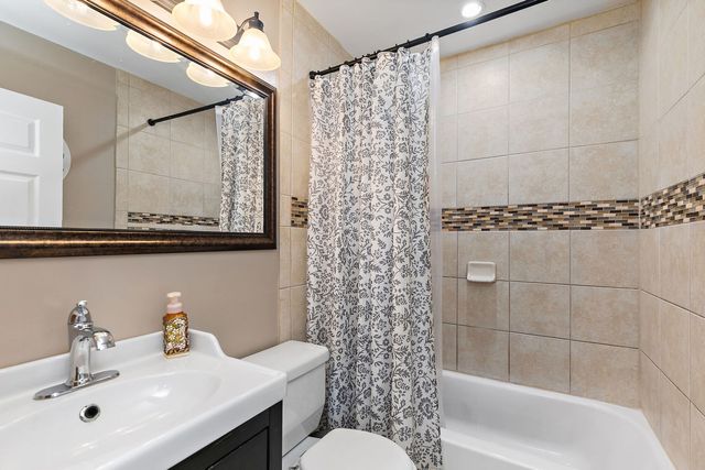 17 Joslyn Drive, Elgin, IL 60120