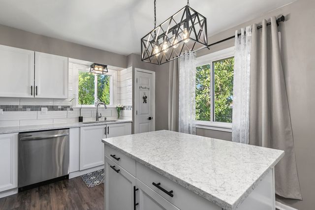 17 Joslyn Drive, Elgin, IL 60120
