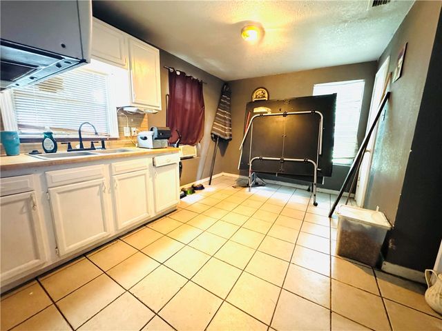 4309 Nicholson St, Corpus Christi, TX 78415