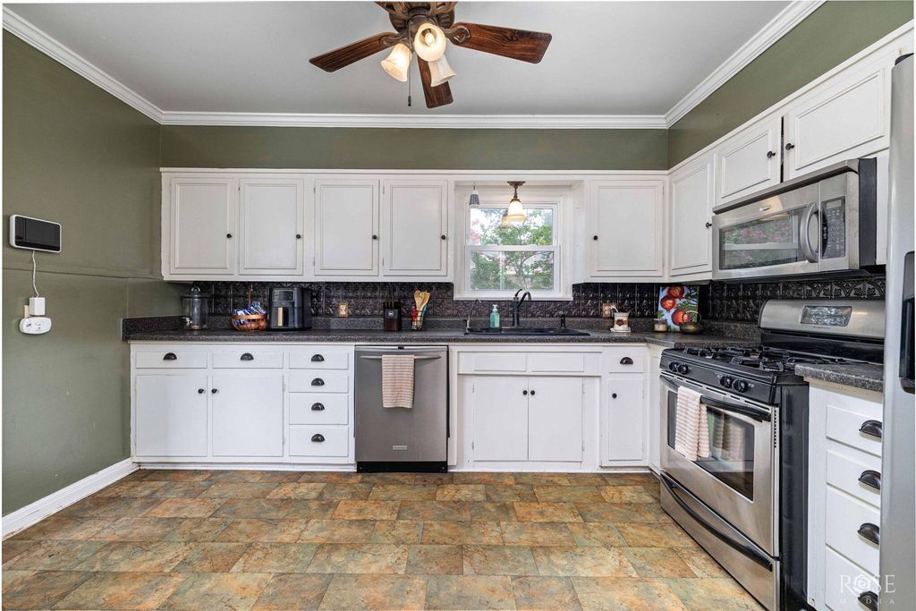 Image 12 of property listing at 315 N Jackson Street, San Angelo, TX 76901