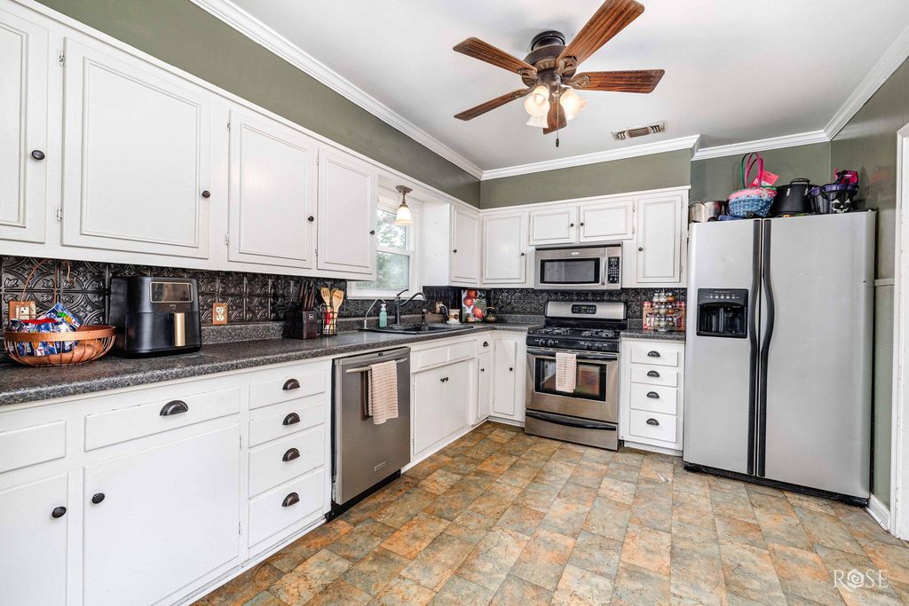 Image 13 of property listing at 315 N Jackson Street, San Angelo, TX 76901