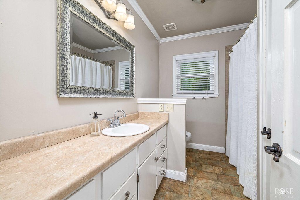 Image 16 of property listing at 315 N Jackson Street, San Angelo, TX 76901