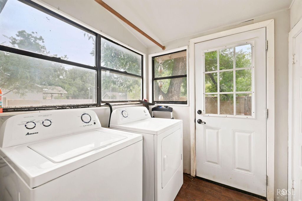 Image 19 of property listing at 315 N Jackson Street, San Angelo, TX 76901