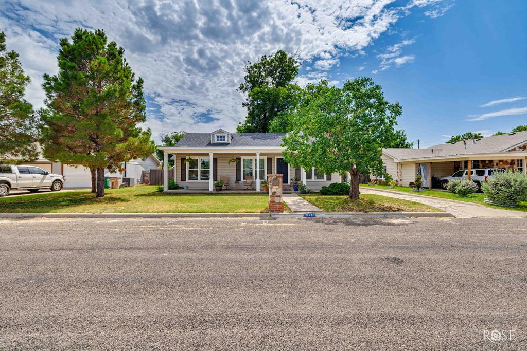Image 2 of property listing at 315 N Jackson Street, San Angelo, TX 76901