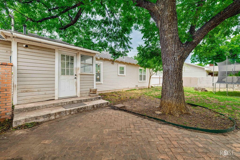 Image 21 of property listing at 315 N Jackson Street, San Angelo, TX 76901