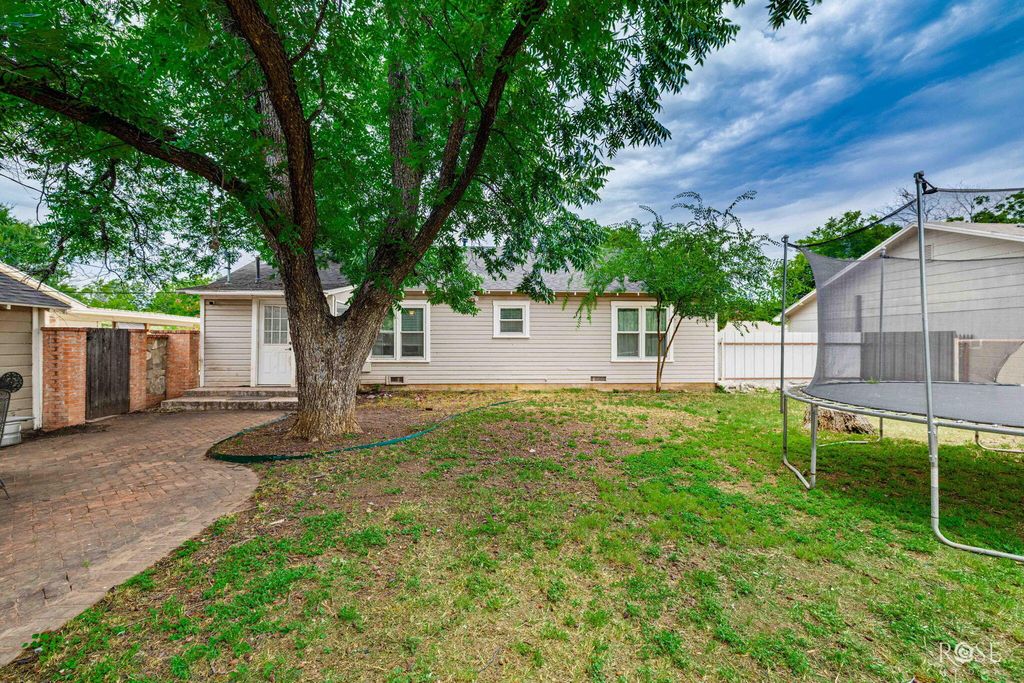 Image 22 of property listing at 315 N Jackson Street, San Angelo, TX 76901